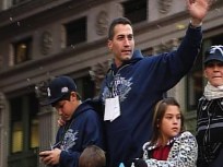Andy Pettitte Shows Crowd Some Love