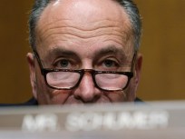 Pols Want Rights for Passengers Stuck on Planes