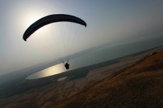 Delta Pilot Spots Mysterious Paraglider at JFK, Officials Baffled
