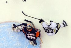 Islanders Blow 2-Goal Lead in Loss to Pens