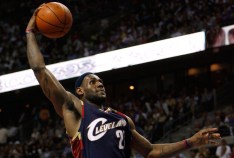 LeBron, Cavs Thump Tired Knicks