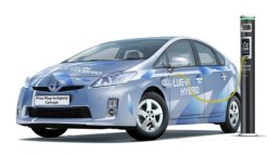 Toyota to Debut Plug-in Prius This Month