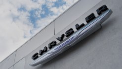 Chrysler Recalls More Than 900K Vehicles