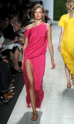 Trend Watch: Slits and Cut-Outs on the Spring Runways