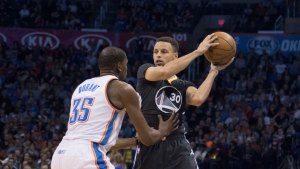 Warriors Beat Thunder on Curry's 3 Pointer