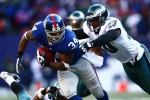 Derrick Ward #34 of the New York Giants runs against Darren Howard #90 of the Philadelphia Eagles.