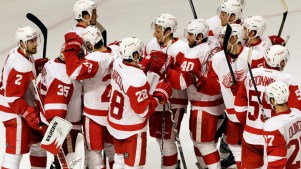 Red Wings Beat Blackhawks 4-1, Even Series