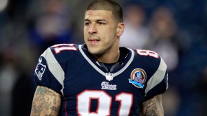 Police at Patriots Tight End's Home for 2nd Day in Murder Probe