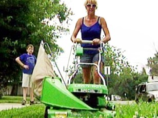 Kansas Mom Mows Lawns to Feed Family
