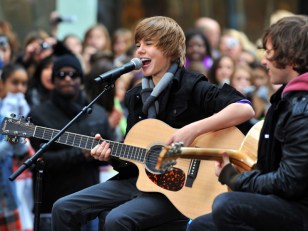 Justin Bieber Causes Teen Stampede in L.I.