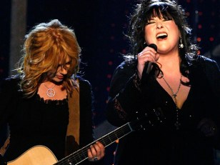 8/31: Heart & Journey Rock Out