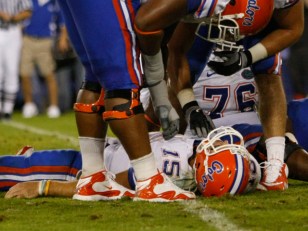 Florida QB Tim Tebow Knocked Out During Game