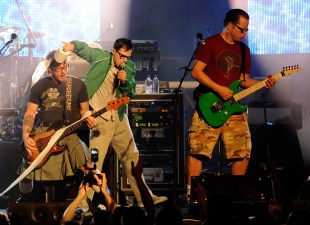Disgruntled Fans Unite in an Effort to Breakup Weezer