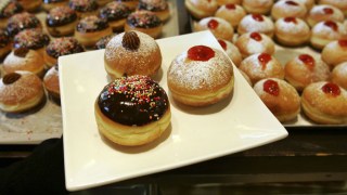 Brooklyn Restaurant Sells $100 Doughnut