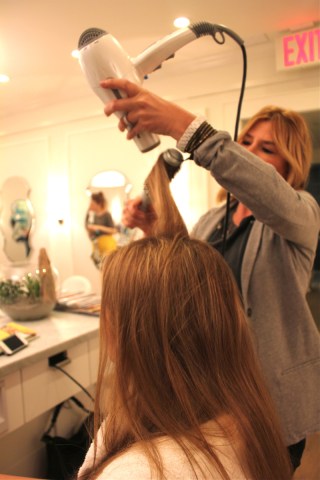 Beauty How-To: Get DryBar's Signature Loose, Beachy Waves