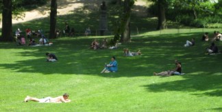 New Yorkers Try to Beat the Heat