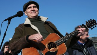 James Taylor Performs "America the Beautiful"