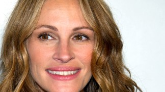 Julia Roberts and Tom Hanks Discuss "Man Spanx" On "Larry Crowne"