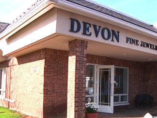 Jewelry Store Giving Away Loot to Celebrate 30th Anniversary