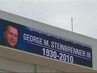 Fans Remember a Yankee Legend