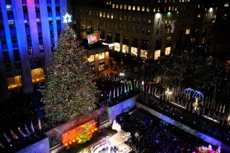 Time Lapse Video of the Rockefeller Center Christmas Tree Going Up