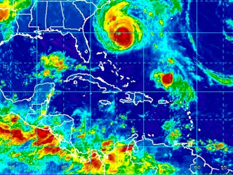 LIVE RADAR: Earl Barrels Toward Eastern Seaboard