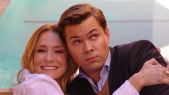 Andrew Rannells Gets Golden Globe Ready