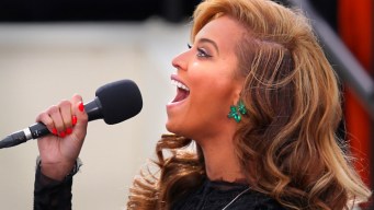 Beyonce Performs the National Anthem