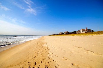 East Hampton Town Supervisor Resigns
