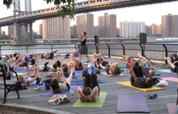 Free Pilates in Brooklyn Bridge Park 