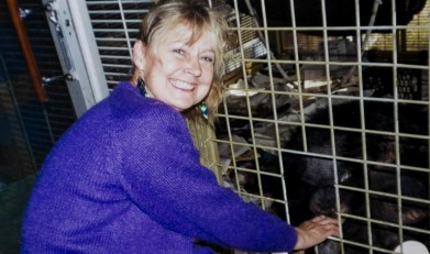 First Glimpse at Graphic Images of Chimp Attack Victim