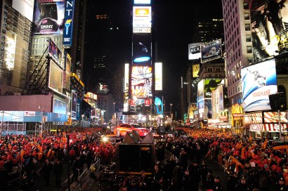 2008: A general view during NBC's New Year's Eve 2008 with Carson Daly in Times Square. 2008: A general view during NBC's New Year's Eve 2008 with Carson Daly in Times Square.