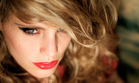 PJ Harvey x Nick Cave + Florence Welch = Anna Calvi