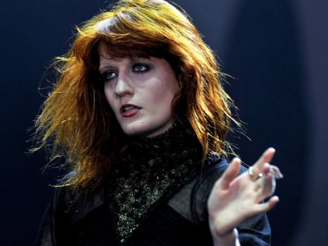 Florence & the Machine Play Free Apple Store Set @ 4PM