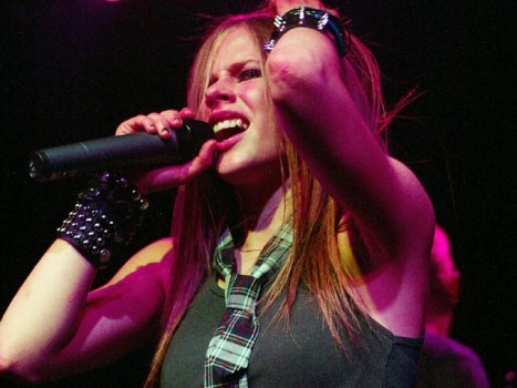 Avril Lavigne Slams Record Label in Open Letter to Fans