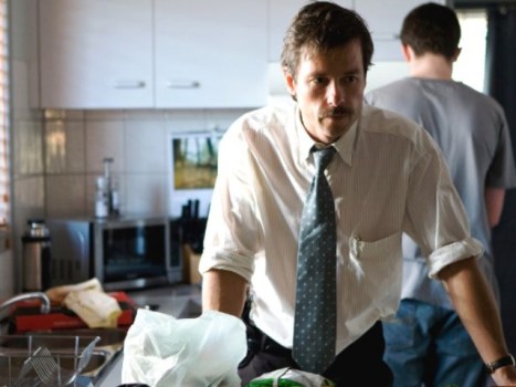Guy Pearce Displays Killer 'Stache and Familiar Role in "Animal Kingdom" 