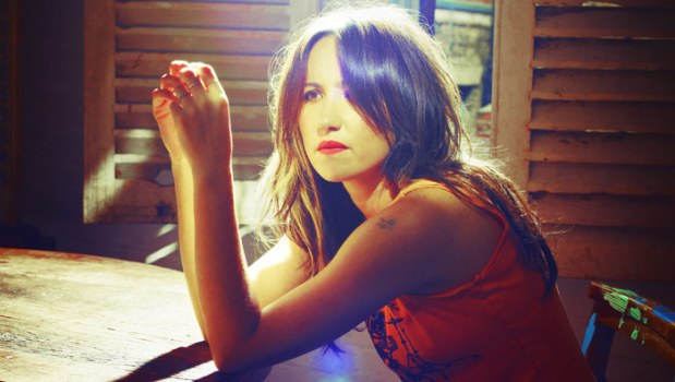 KT Tunstall Googles Herself to See If She "Looks Mental" in Photos