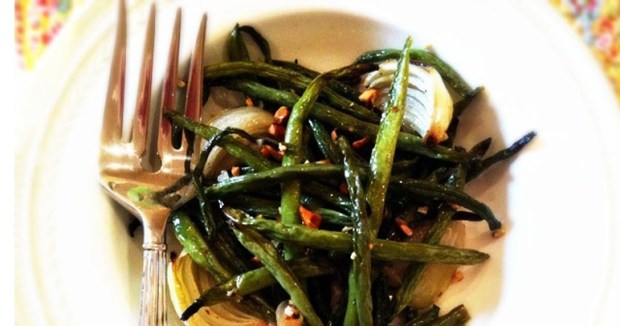 The Vegetable Diaries: Roasted Green Beans with Onions and Almonds
