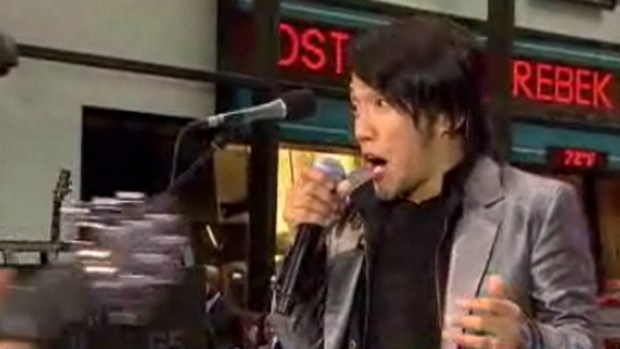WATCH: Don't Stop Believin', on the Plaza