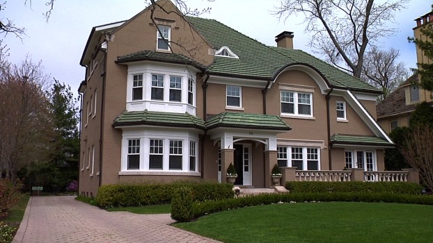 Square Feet: Cozy Luxury Living in Chicago