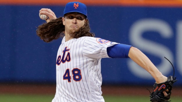 Dominant deGrom Helps Mets Edge Phillies, 2-1