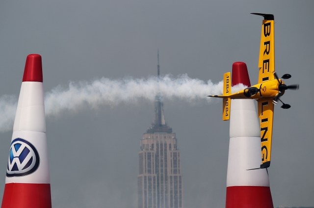 Ace Pilots Take Over Hudson River for Red Bull Air Race