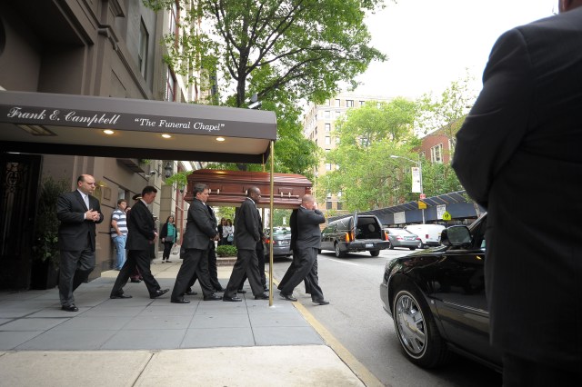 Thousands Mourn Singer Lena Horne in NYC