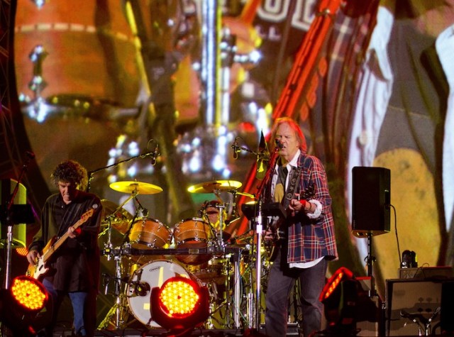 Neil Young, Foo Fighters, The Black Keys Play Global Citizen Festival