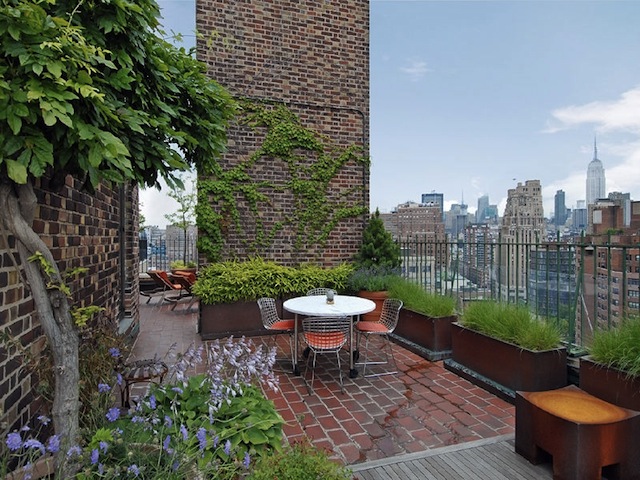 Has Jen Aniston Finally Landed Her Ideal NYC Crib(s)? 