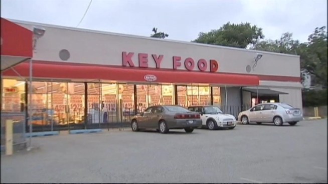 A supermarket in Windsor Terrace, Brooklyn is abruptly closing its doors after three decades in business. Pei-Sze Cheng reports.
