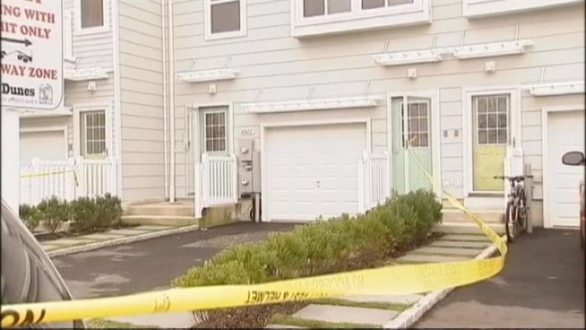 One of New York's public schools is dealing with a loss tonight. One of its teachers was murdered--stabbed multiple times inside a Queen's apartment building. Pei-Sze Cheng reports.