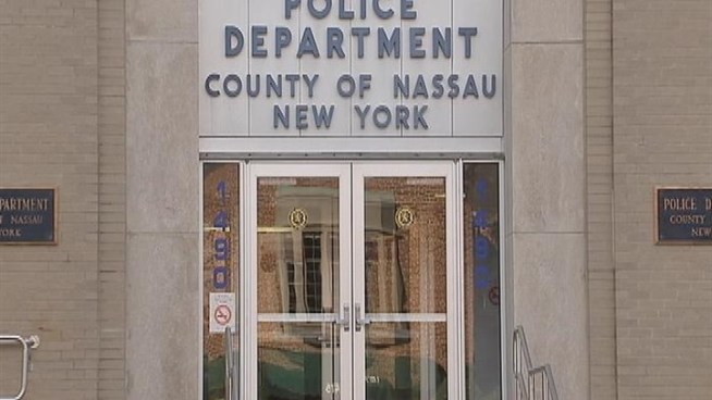 Nine months after a Long Island crime lab was shut down because of repeated and widespread errors, an inspector general has issued a 170-page report criticizing officials for failing to act on signs that the lab was rife with problems. Jonathan Dienst has more. 