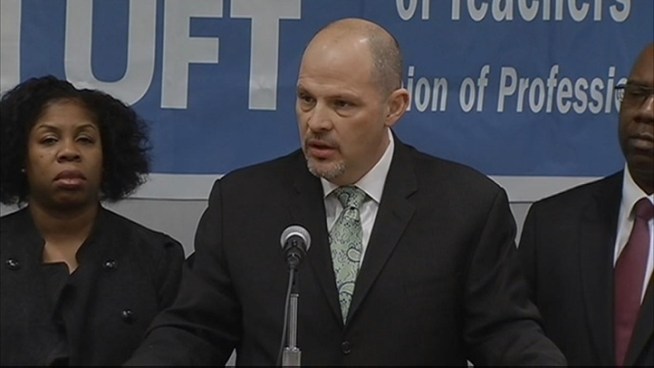 The city's schools stand to lose nearly a half-million dollars in funding because of a disagreement between Mayor Bloomberg and the United Federation of Teachers.  Brynn Gingras reports.