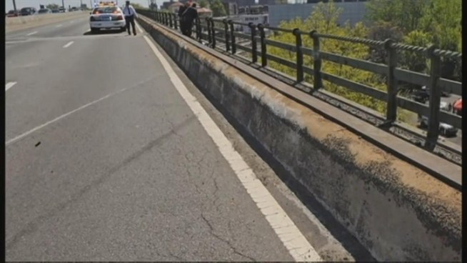 After seven people died when their van plunged off the Bronx River Parkway, NBC 4 New York's I-Team looks into the safety measures intended to prevent vaulting. Chris Glorioso reports.